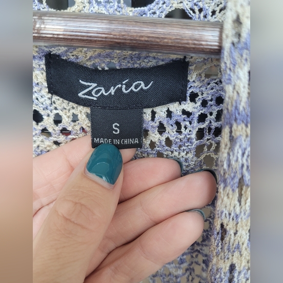 Zaria- Shawl - Size Small - Picture 2 of 5